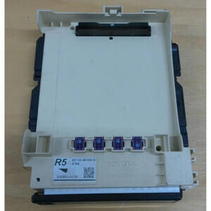 Toyota OEM Fuse Junction Block R5 82730-0R200-A Integrated Fuse Box